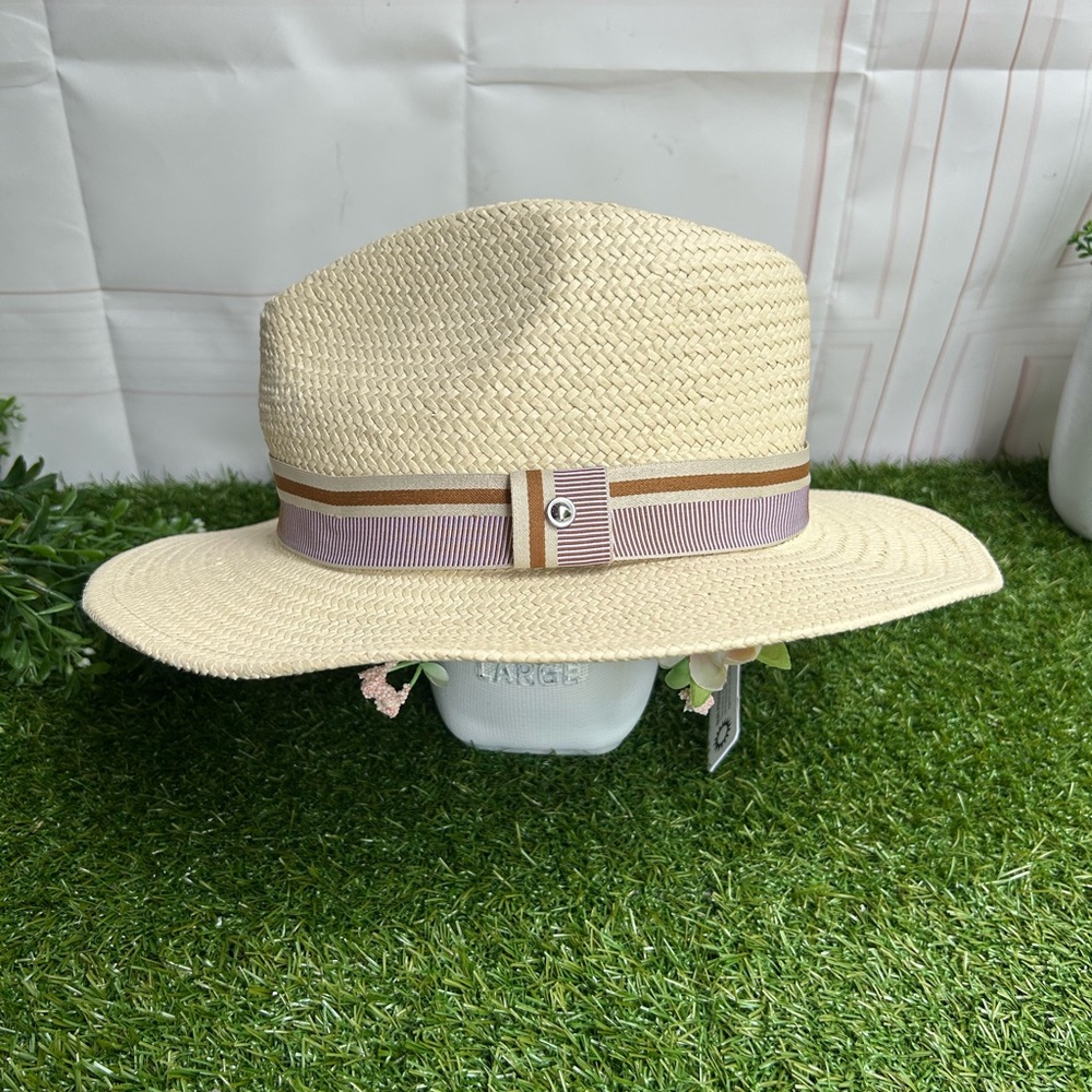 Panama Hat
$250 New size S
Color: natural